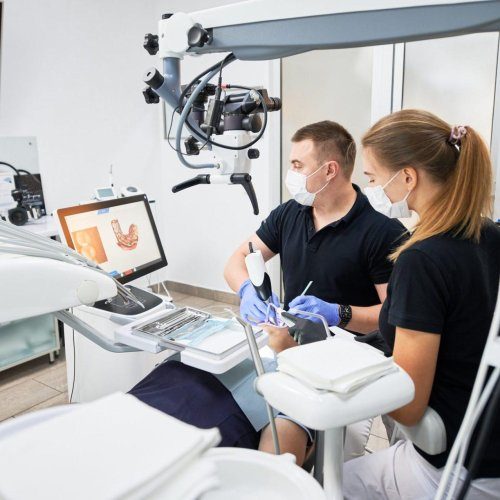 dentist scanning patient s teeth with modern machine for intraoral scanning r8b8y312q80qkrkic11e8ke33rm6x9luy2an0zddhk
